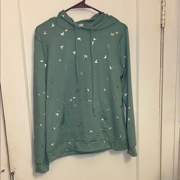 Green Oversized Hoodie with Long Sleeves and Relaxed Fit - Picture 1 of 5